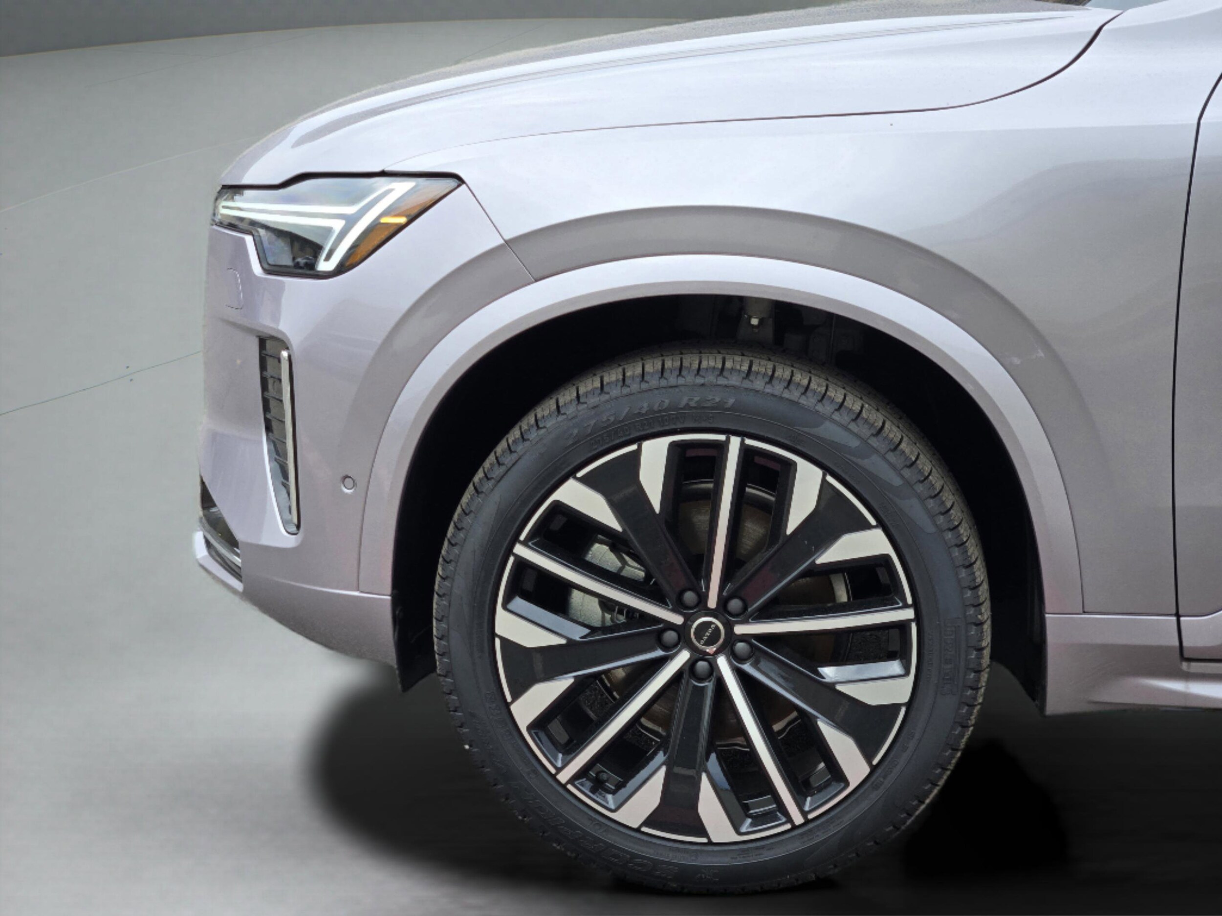 2026 Volvo XC90 Plus - Photo 34