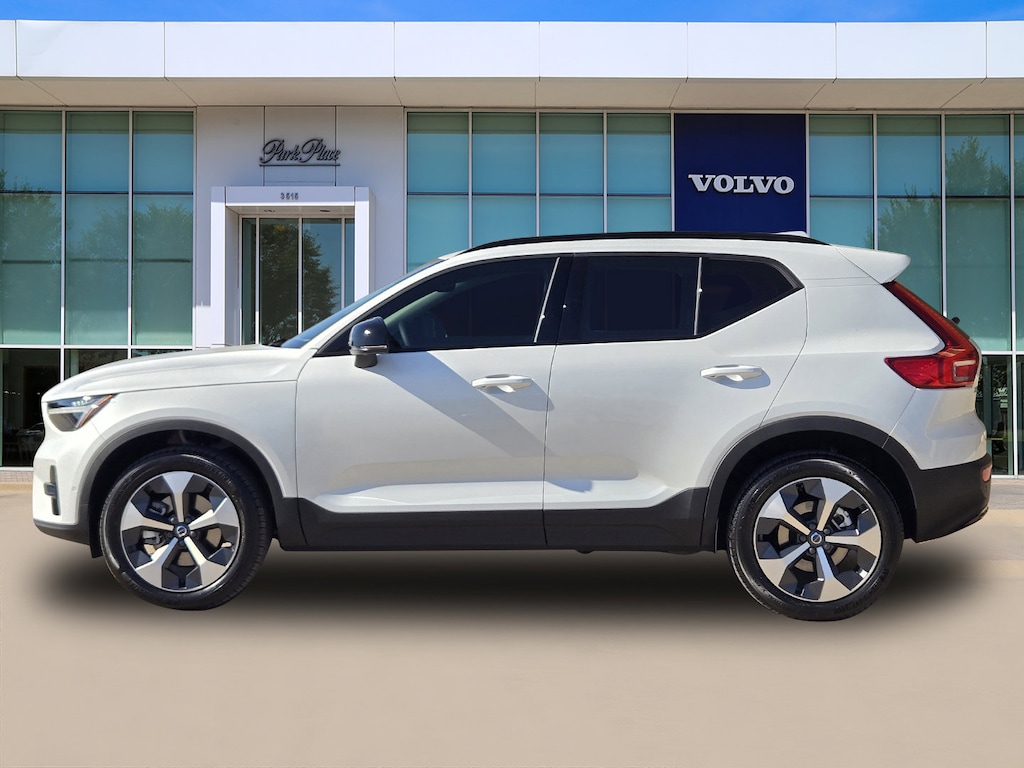 Used 2026 Volvo XC40 B4 Plus SUV