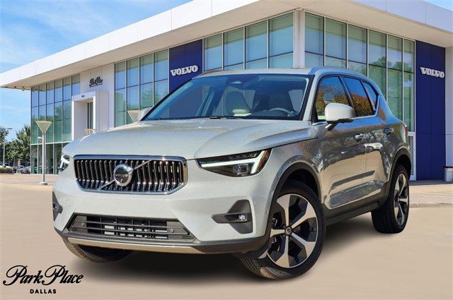 2025 Volvo XC40 Plus