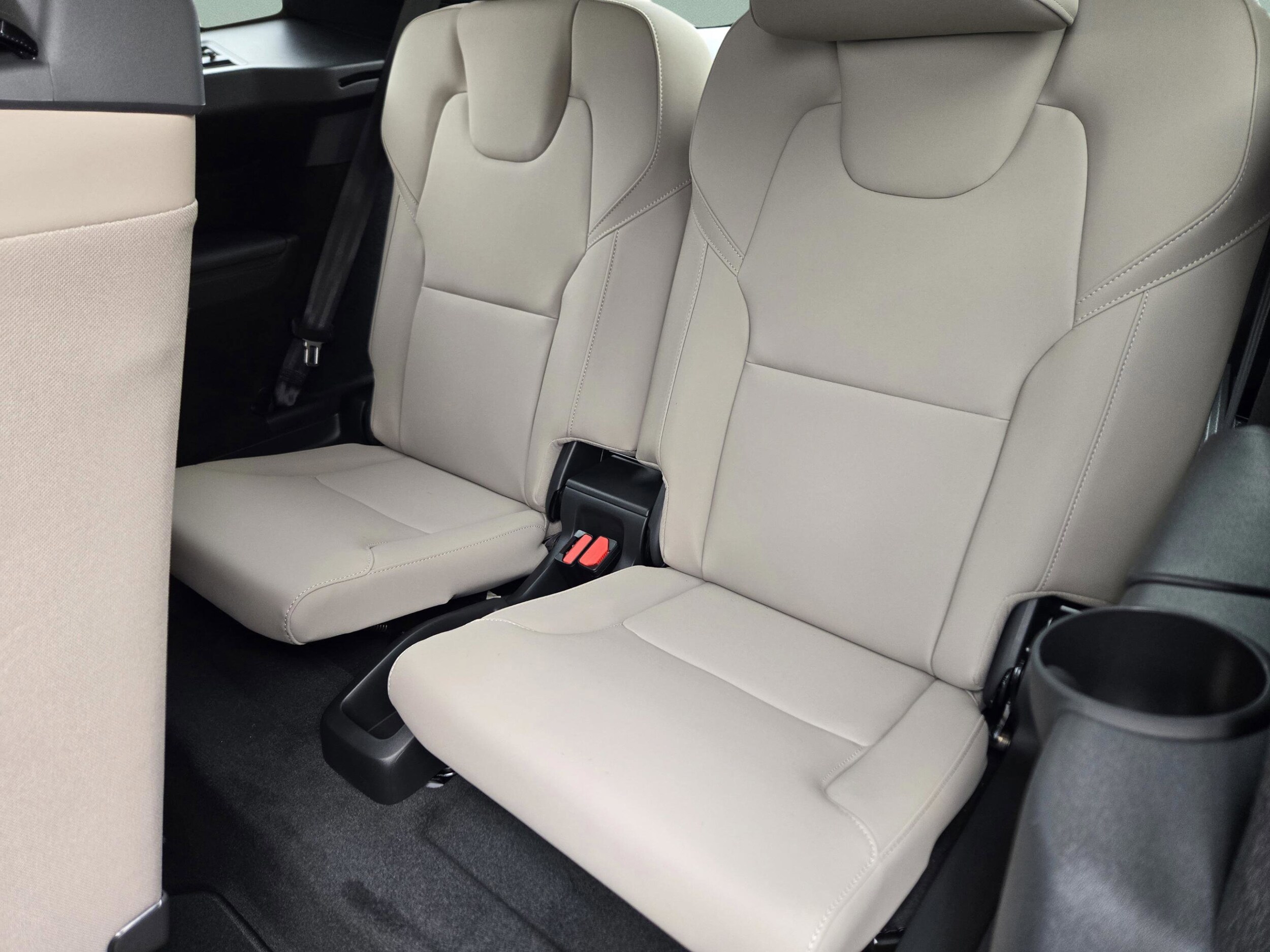 2026 Volvo XC90 Plus - Photo 28