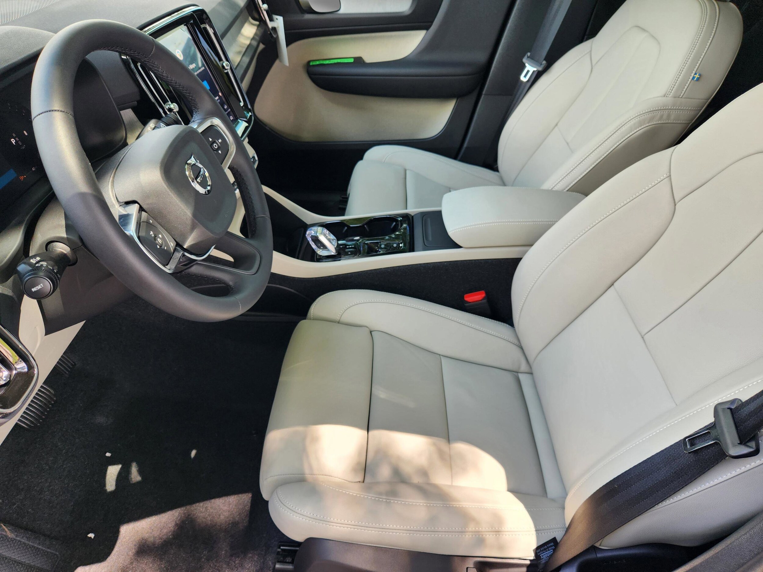 2026 Volvo XC40 Plus - Photo 10