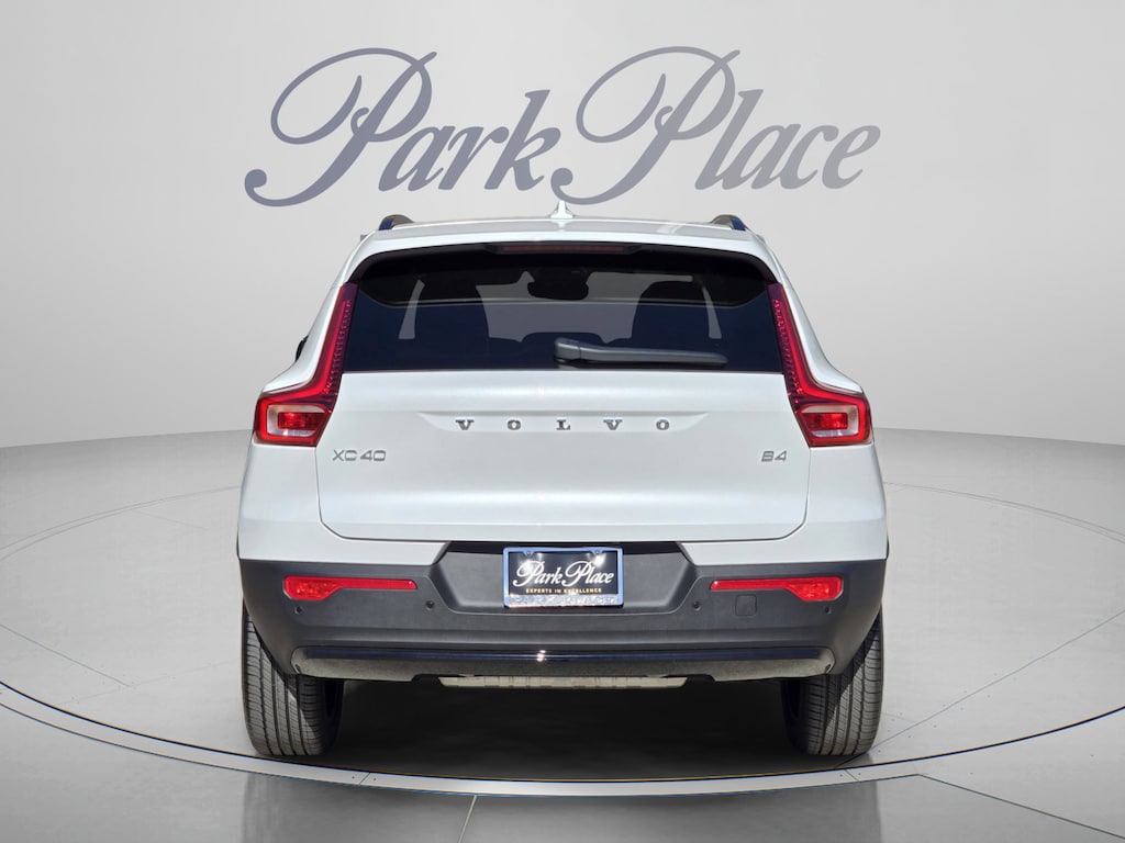 Used 2026 Volvo XC40 B4 Core SUV