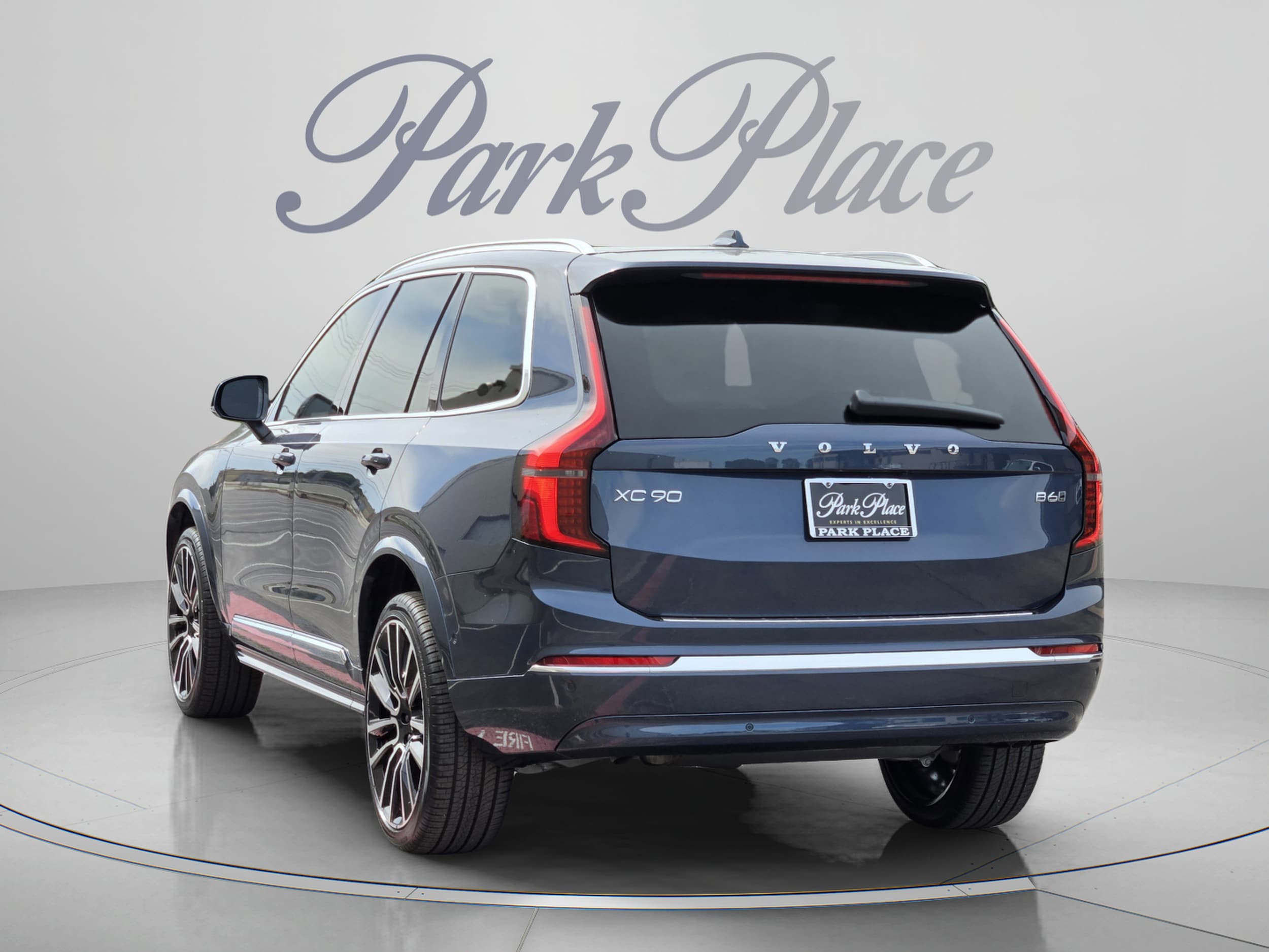 2026 Volvo XC90 Plus | CarEdge | CarEdge