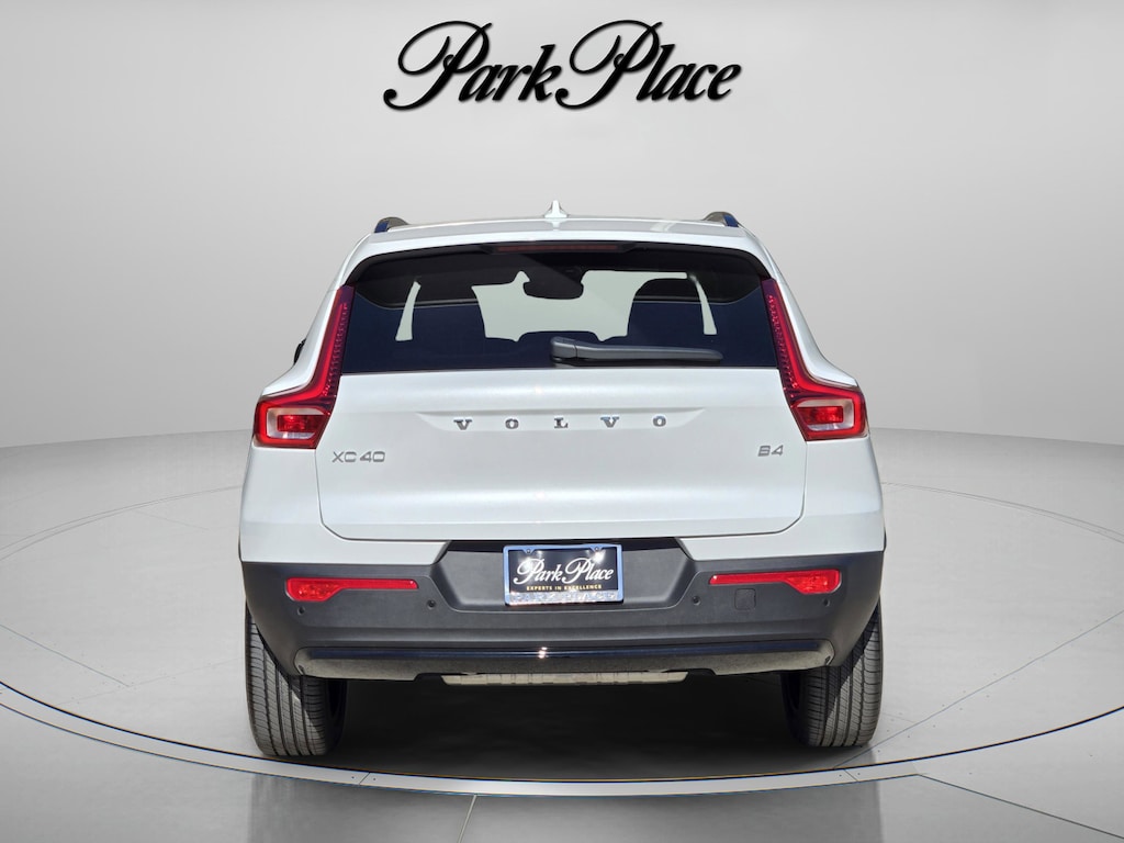 Used 2026 Volvo XC40 B4 Core SUV