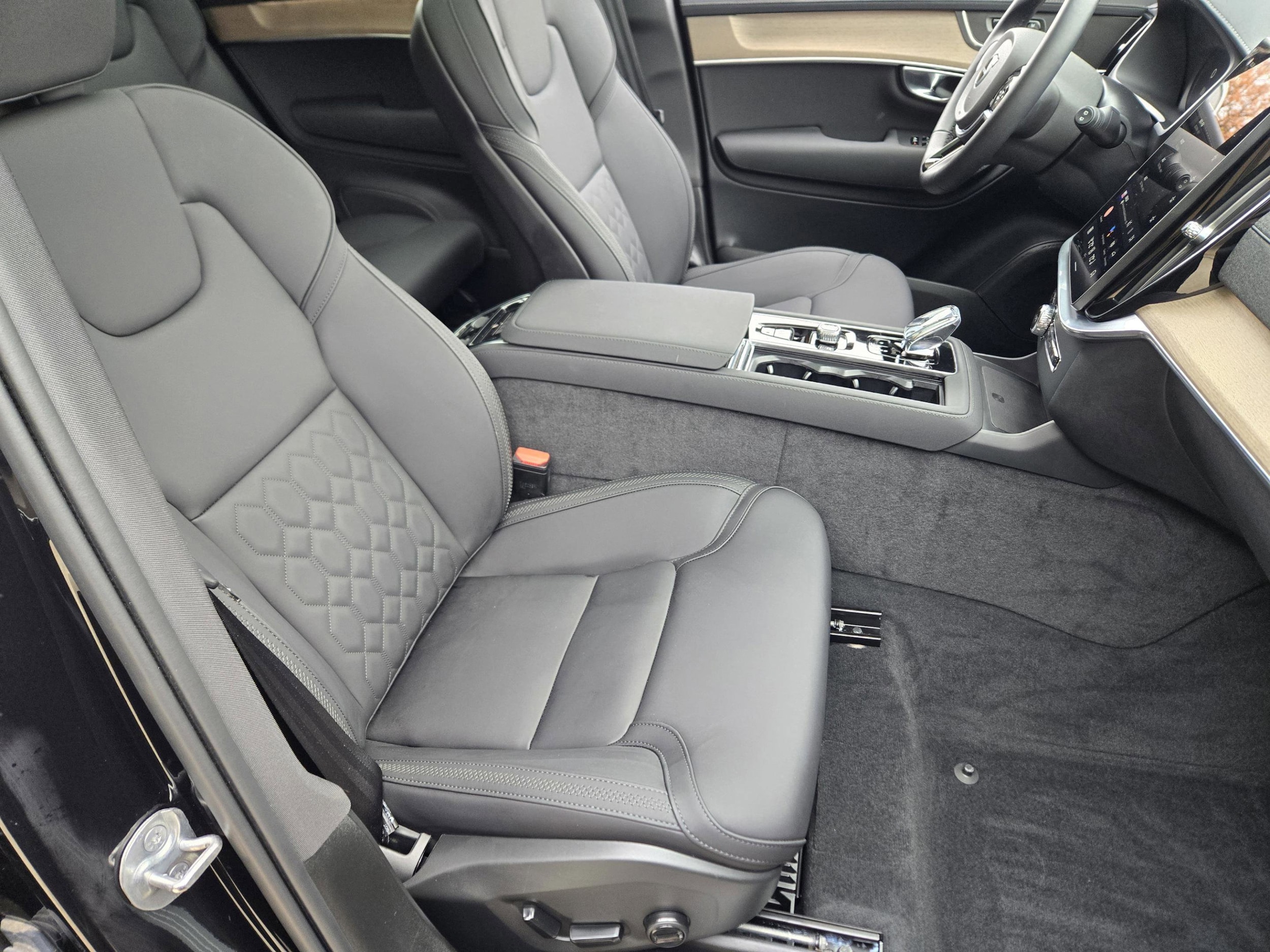 2025 Volvo XC90 Core - Photo 12