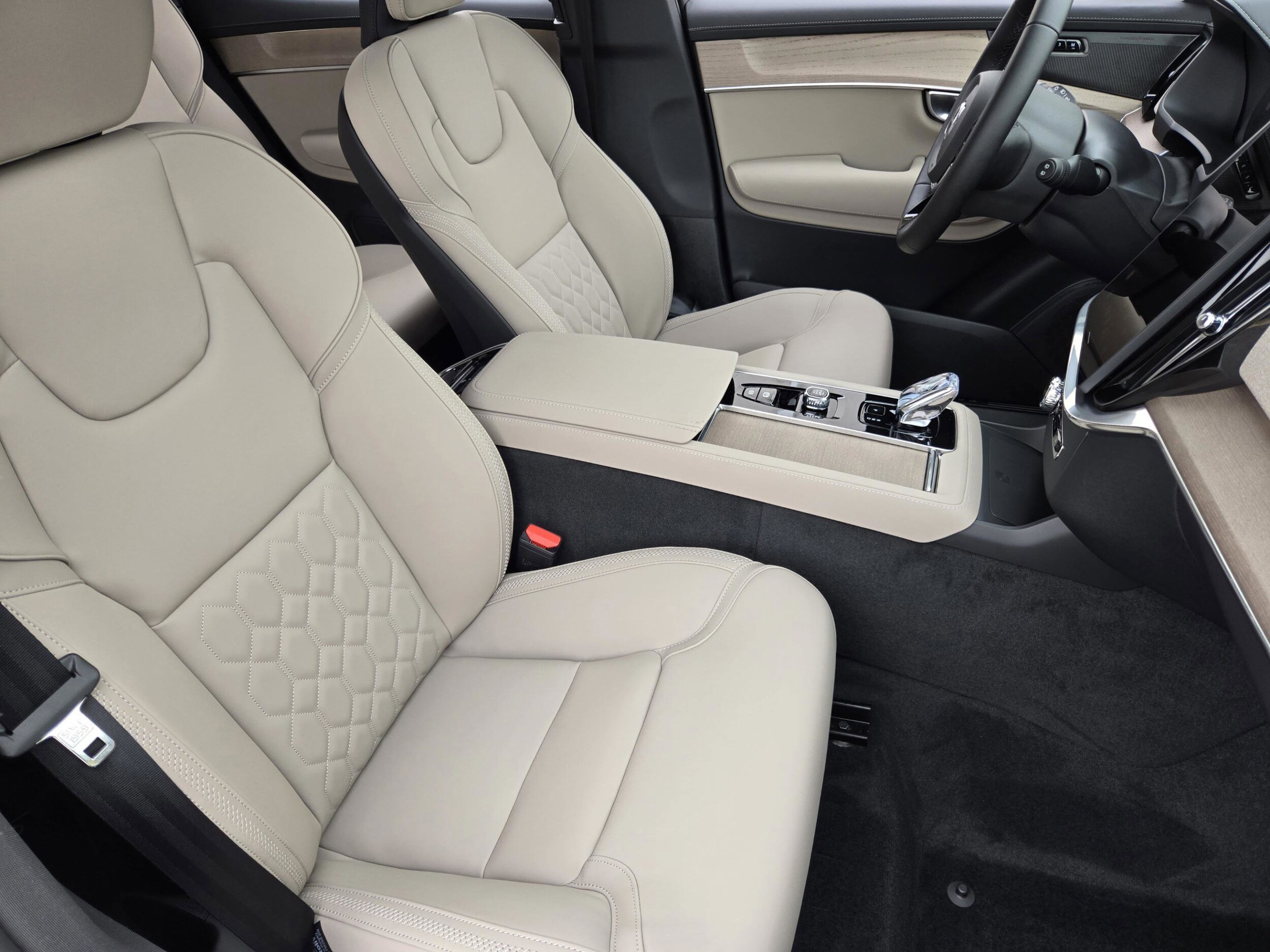 2026 Volvo XC90 Plus - Photo 12