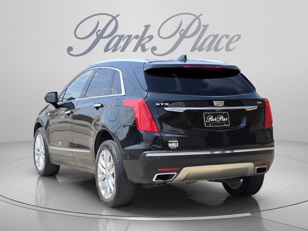 Used 2017 CADILLAC XT5 Platinum SUV