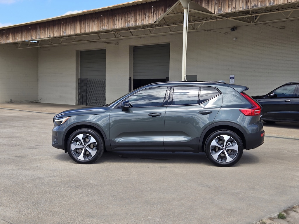 New 2026 Volvo XC40 B5 Core SUV