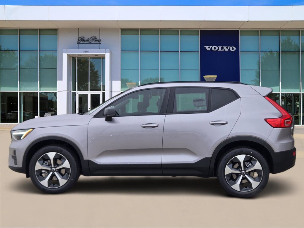 New 2026 Volvo XC40 B4 Core SUV