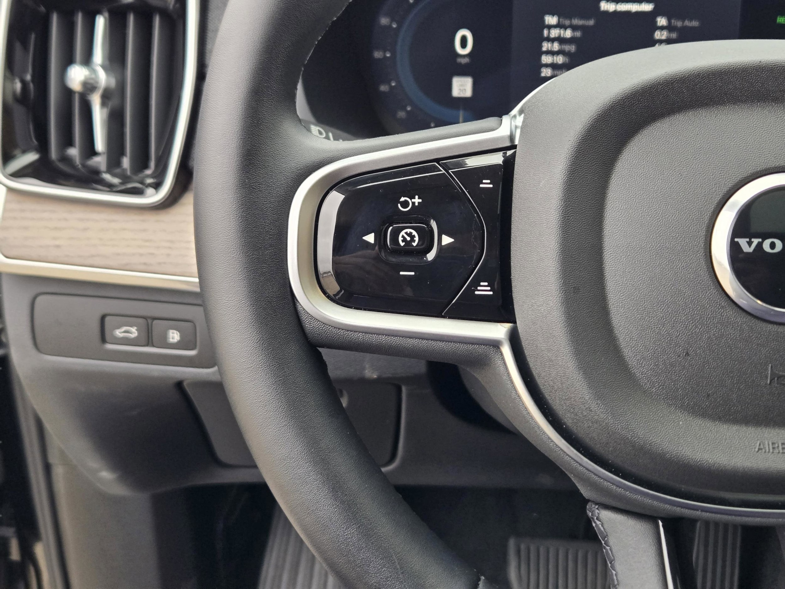 2025 Volvo XC90 Core - Photo 25