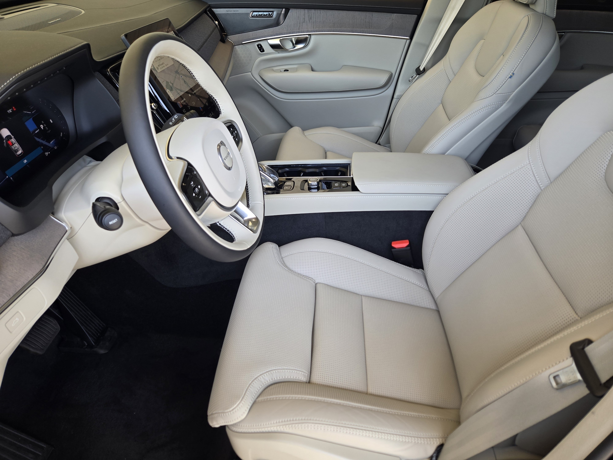 2026 Volvo XC90 Ultra - Photo 15