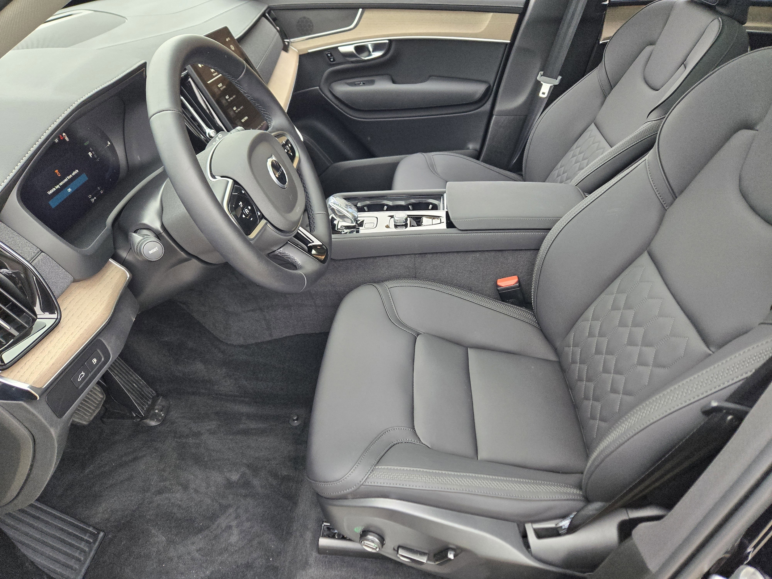 2025 Volvo XC90 Core - Photo 11