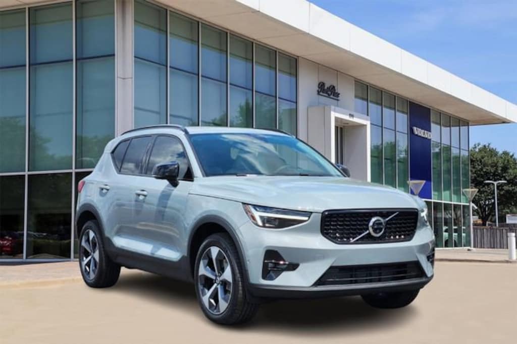 Used 2026 Volvo XC40 B5 Plus SUV