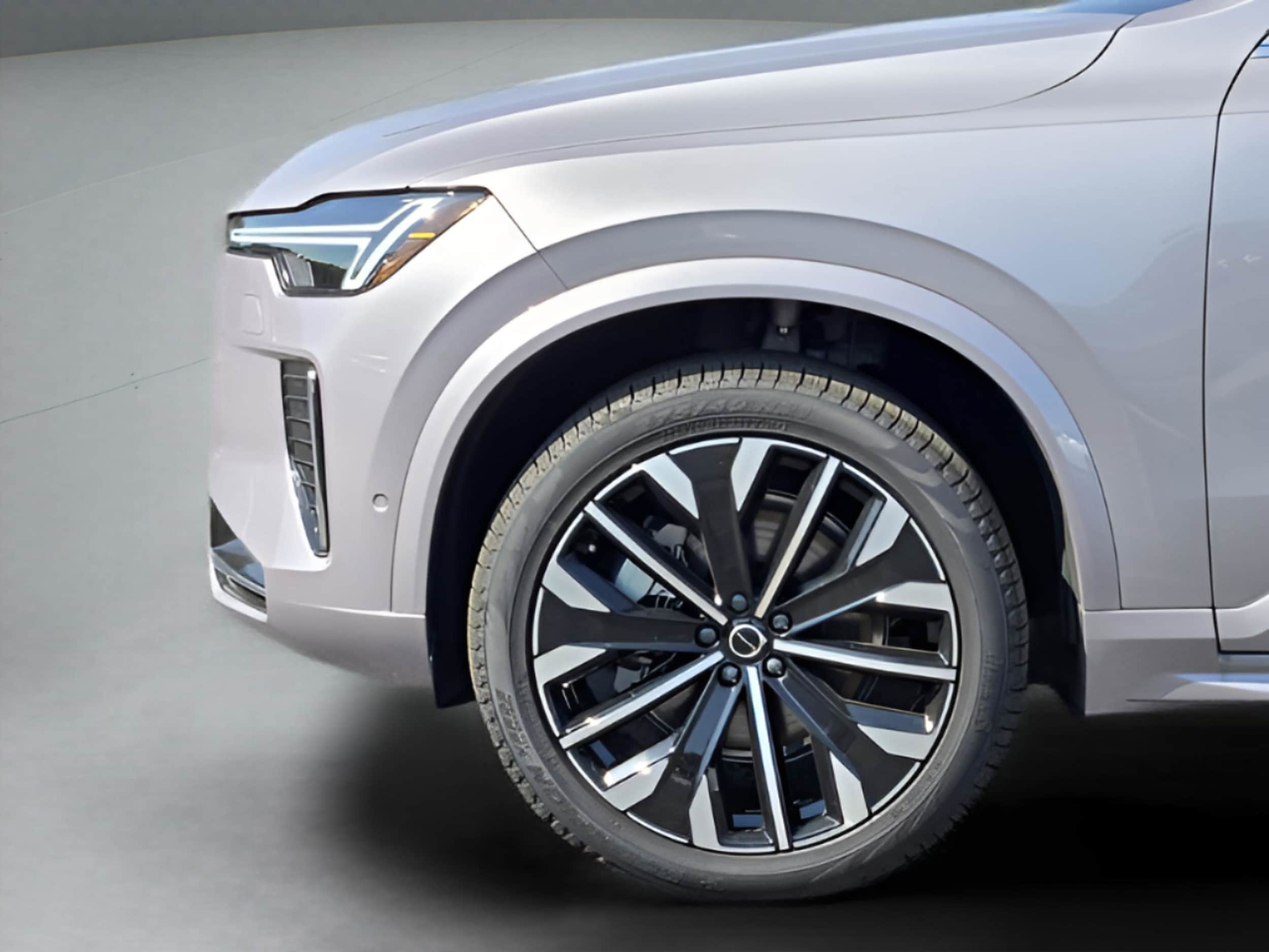 2026 Volvo XC90 Plus - Photo 30