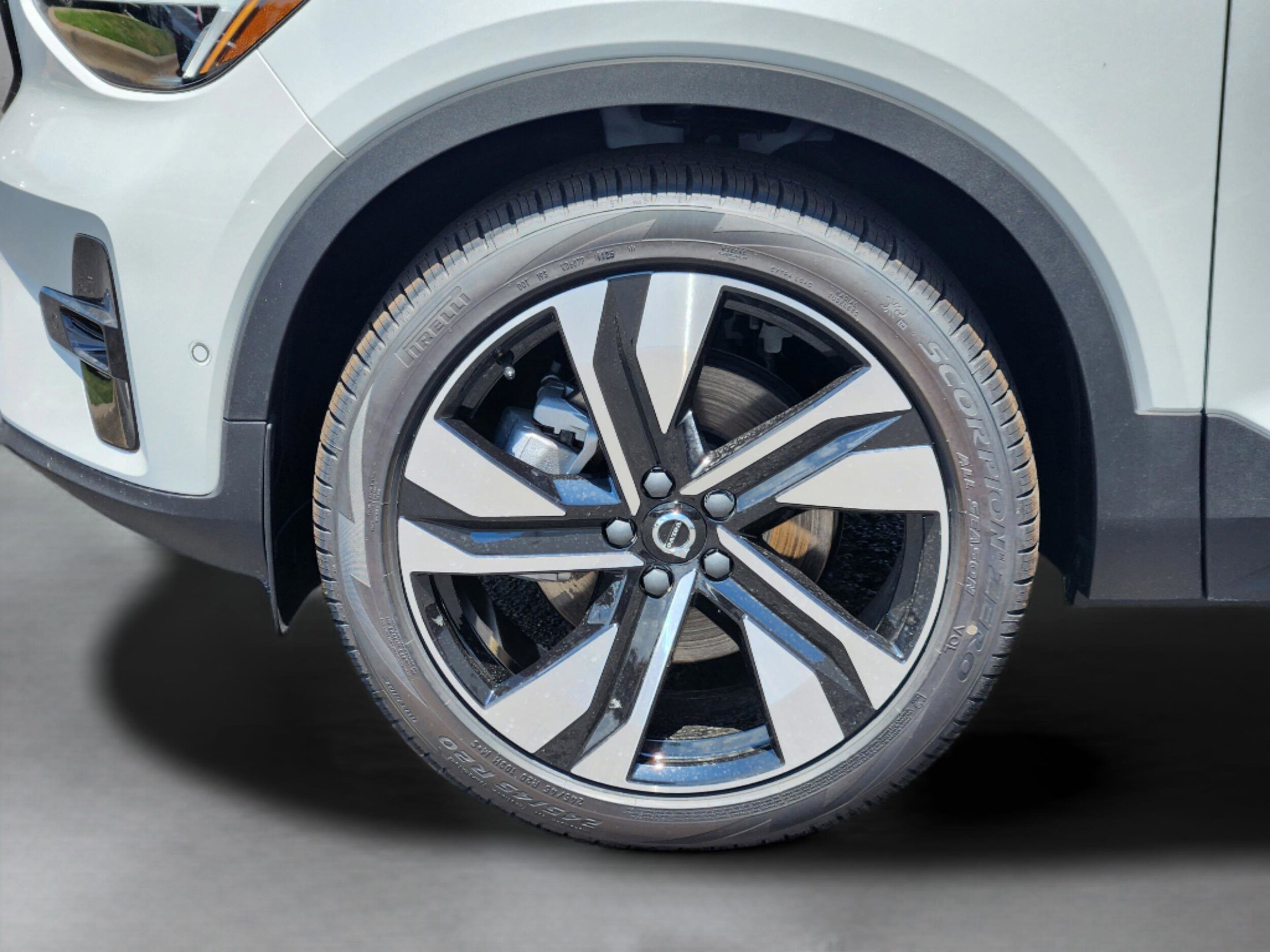 2026 Volvo XC40 Plus - Photo 31