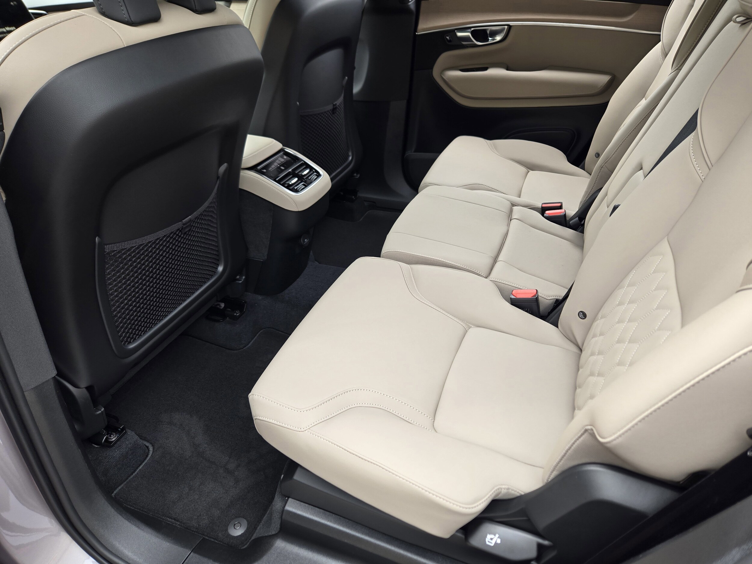 2026 Volvo XC90 Plus - Photo 27