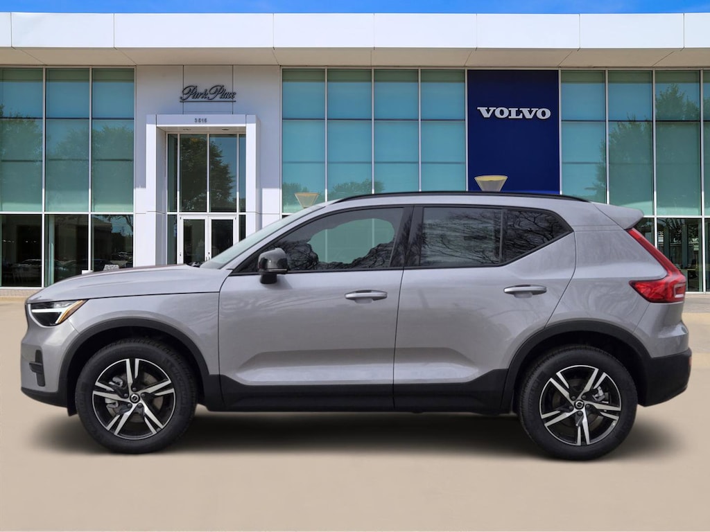 Used 2026 Volvo XC40 B4 Core SUV