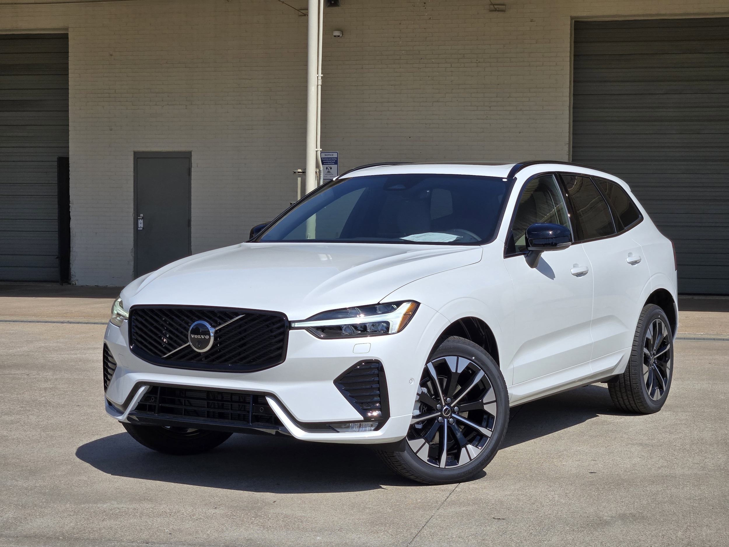 2026 Volvo XC60 B5 Plus Dark AWD's photo