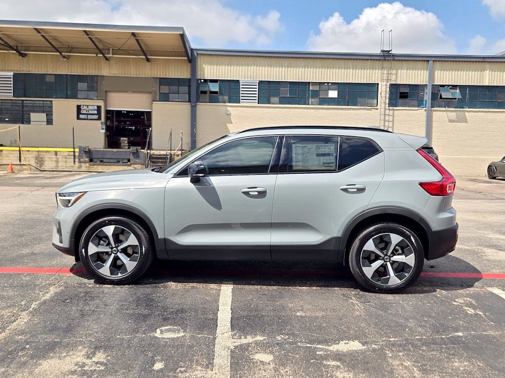 New 2026 Volvo XC40 B5 Plus SUV