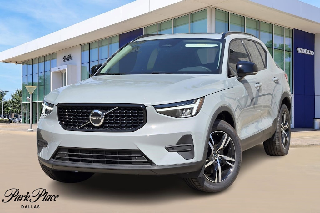 New 2026 Volvo XC40 B4 Core SUV