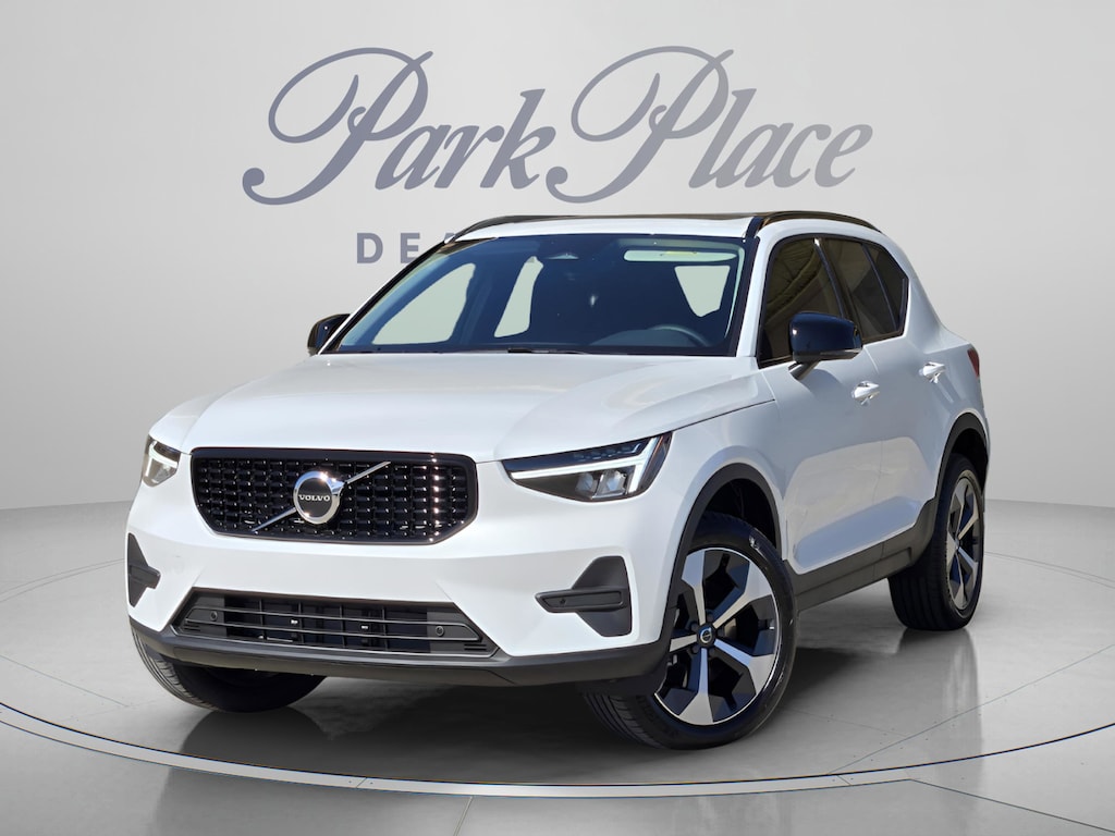 Used 2026 Volvo XC40 B4 Core SUV