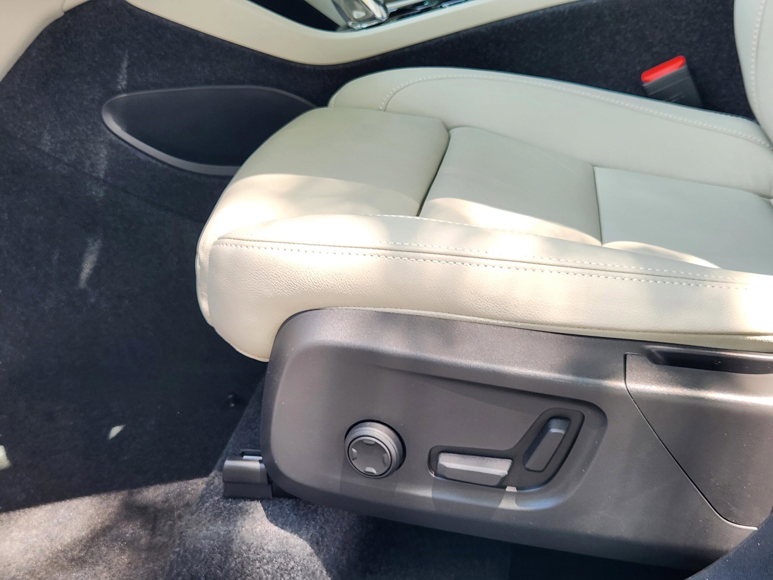 2026 Volvo XC40 Plus - Photo 20