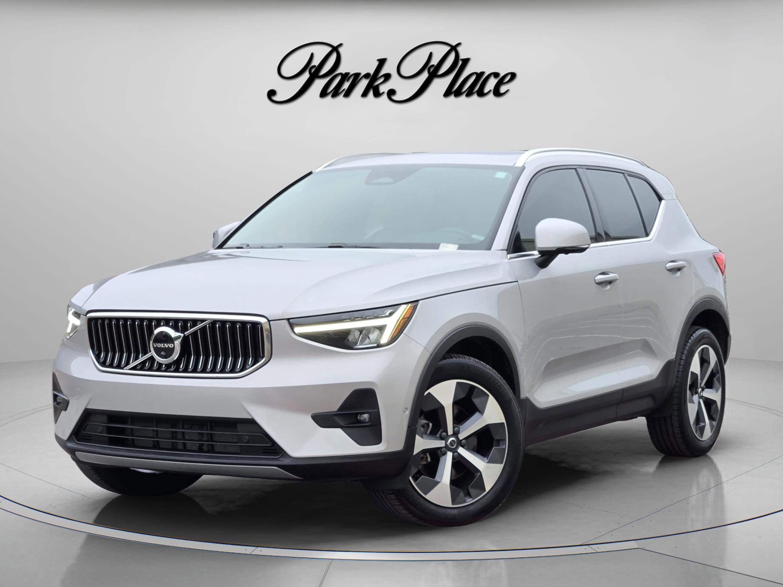 2023 Volvo XC40 B5 Plus Bright AWD's photo