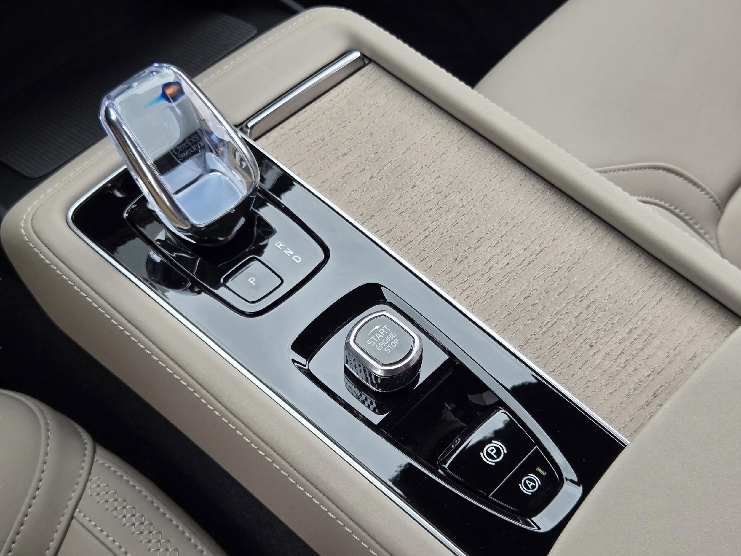 2026 Volvo XC90 Plus - Photo 18