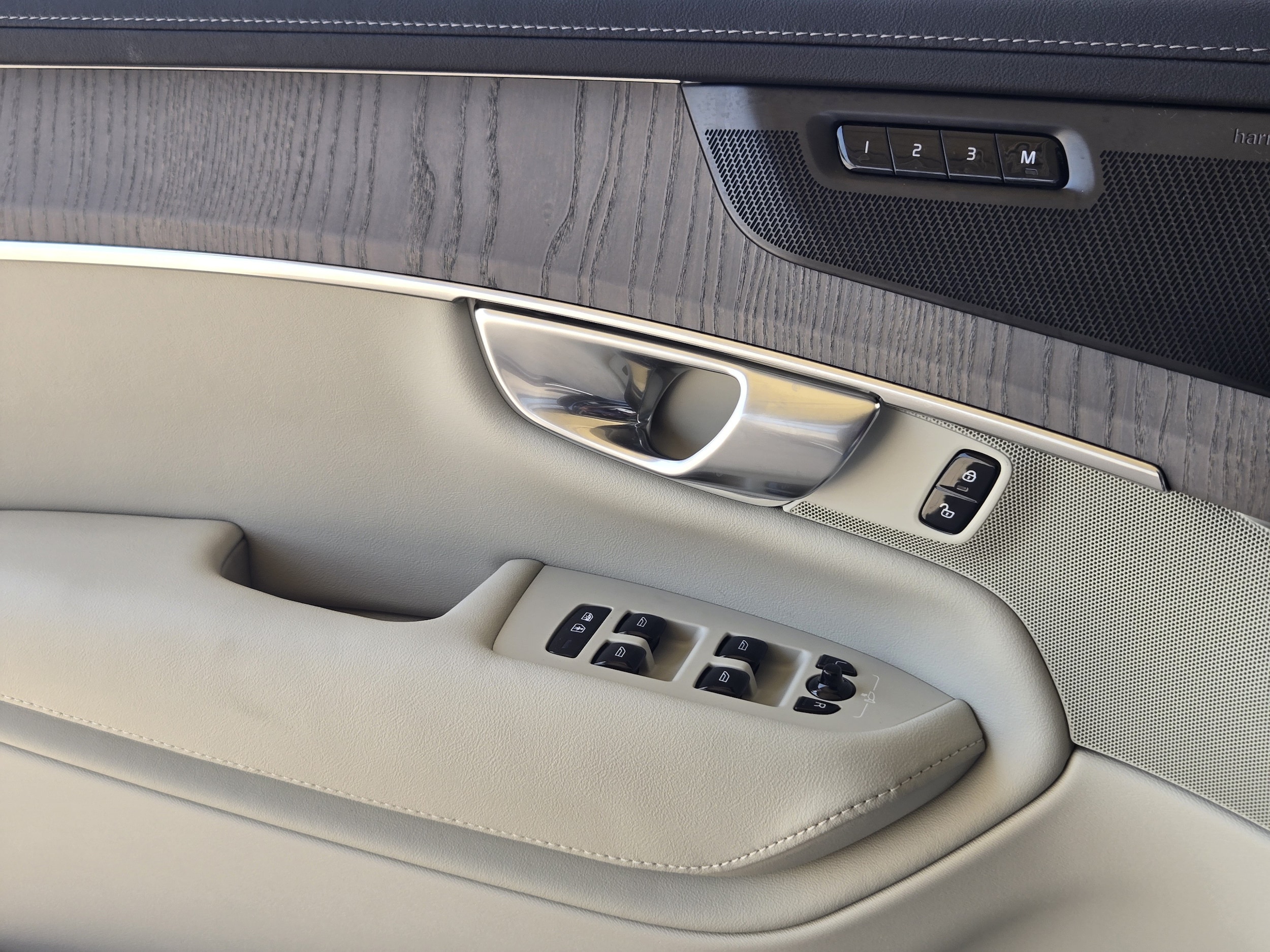 2026 Volvo XC90 Ultra - Photo 24