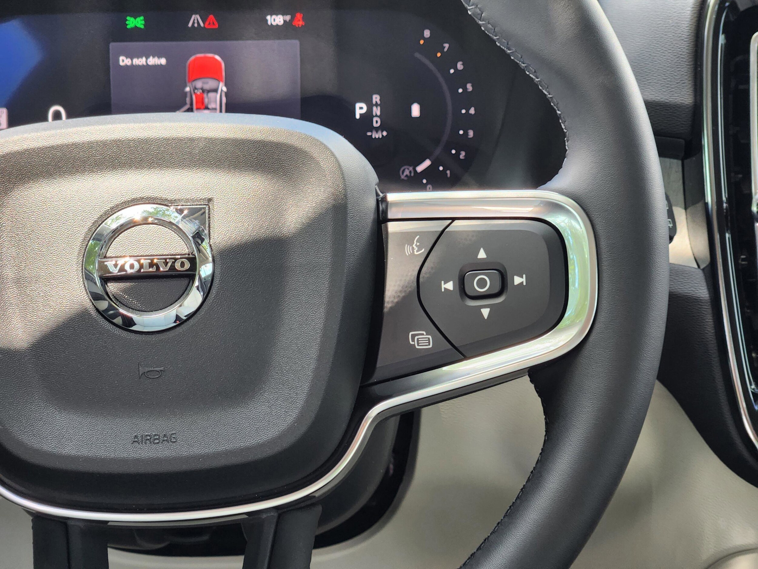 2026 Volvo XC40 Plus - Photo 25