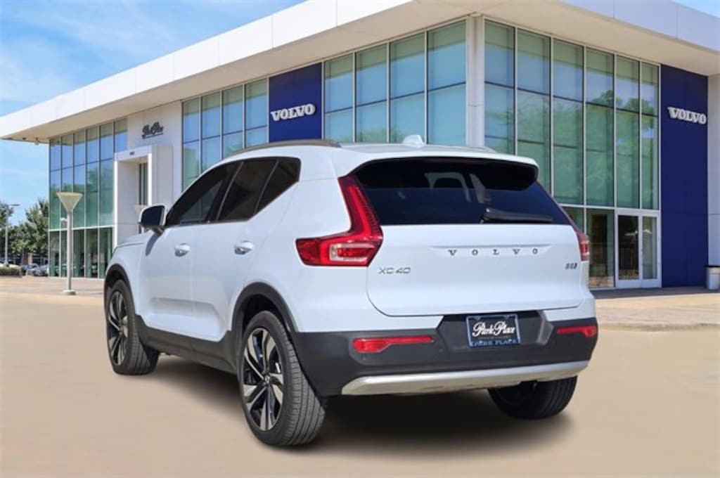 Certified 2025 Volvo XC40 B5 Ultra Bright Theme SUV