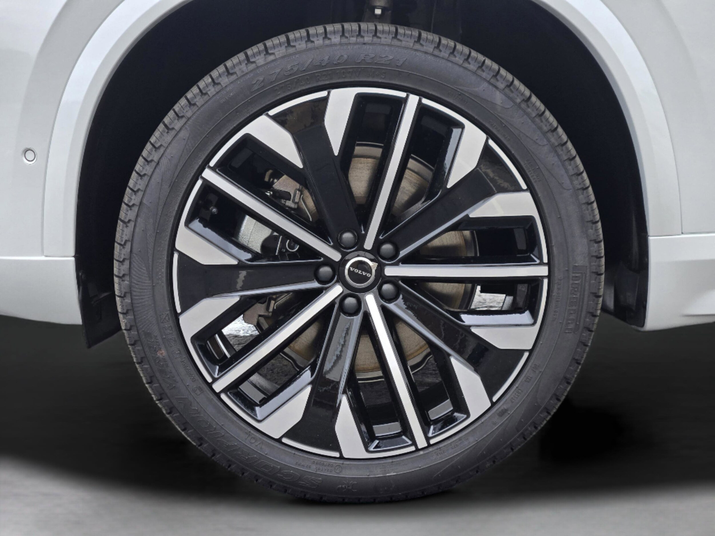 2026 Volvo XC90 Plus - Photo 31