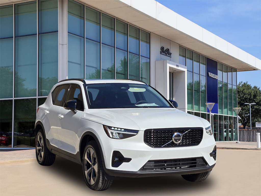 Used 2026 Volvo XC40 B4 Plus SUV