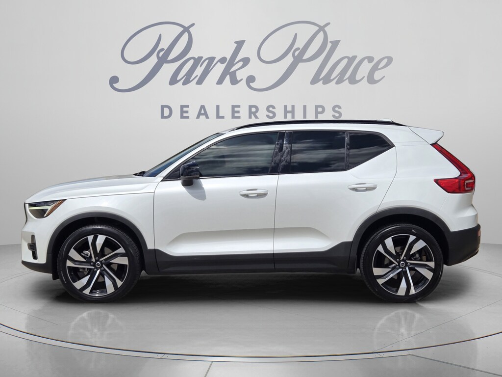 Used 2023 Volvo XC40 B5 AWD Plus Dark SUV
