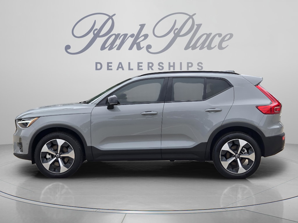 New 2026 Volvo XC40 B5 Plus SUV