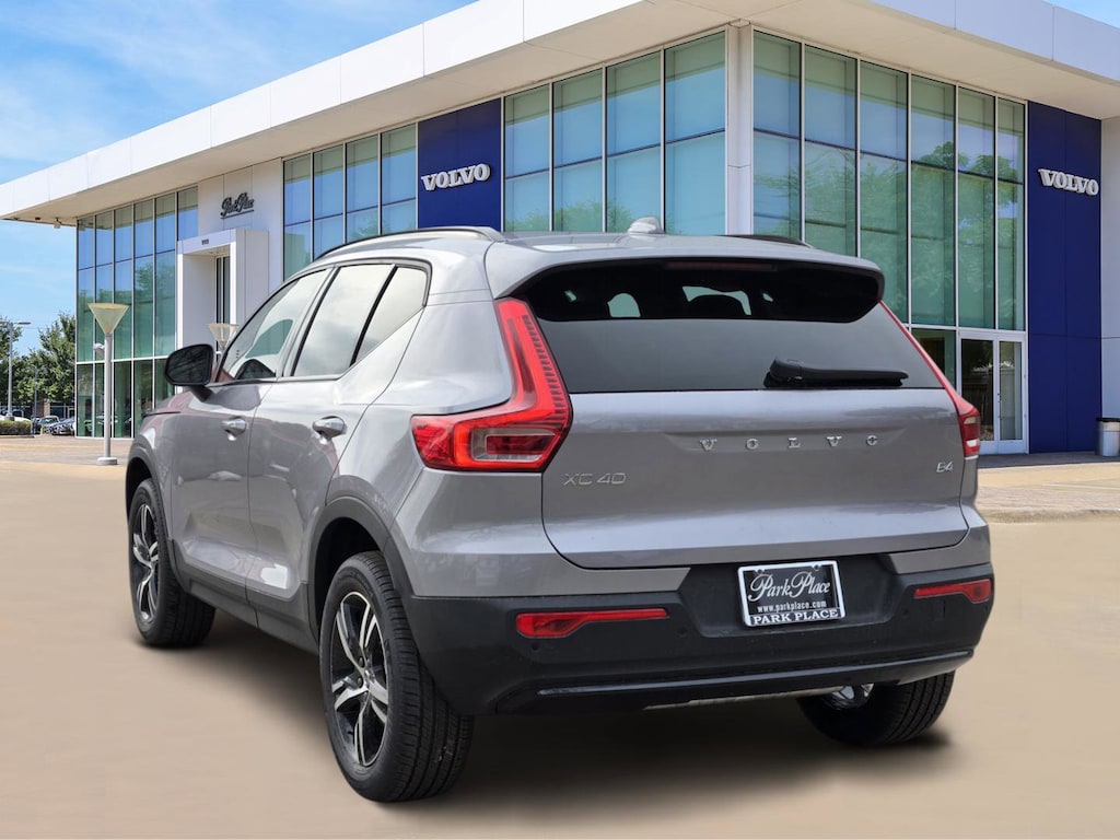 Used 2026 Volvo XC40 B4 Core SUV