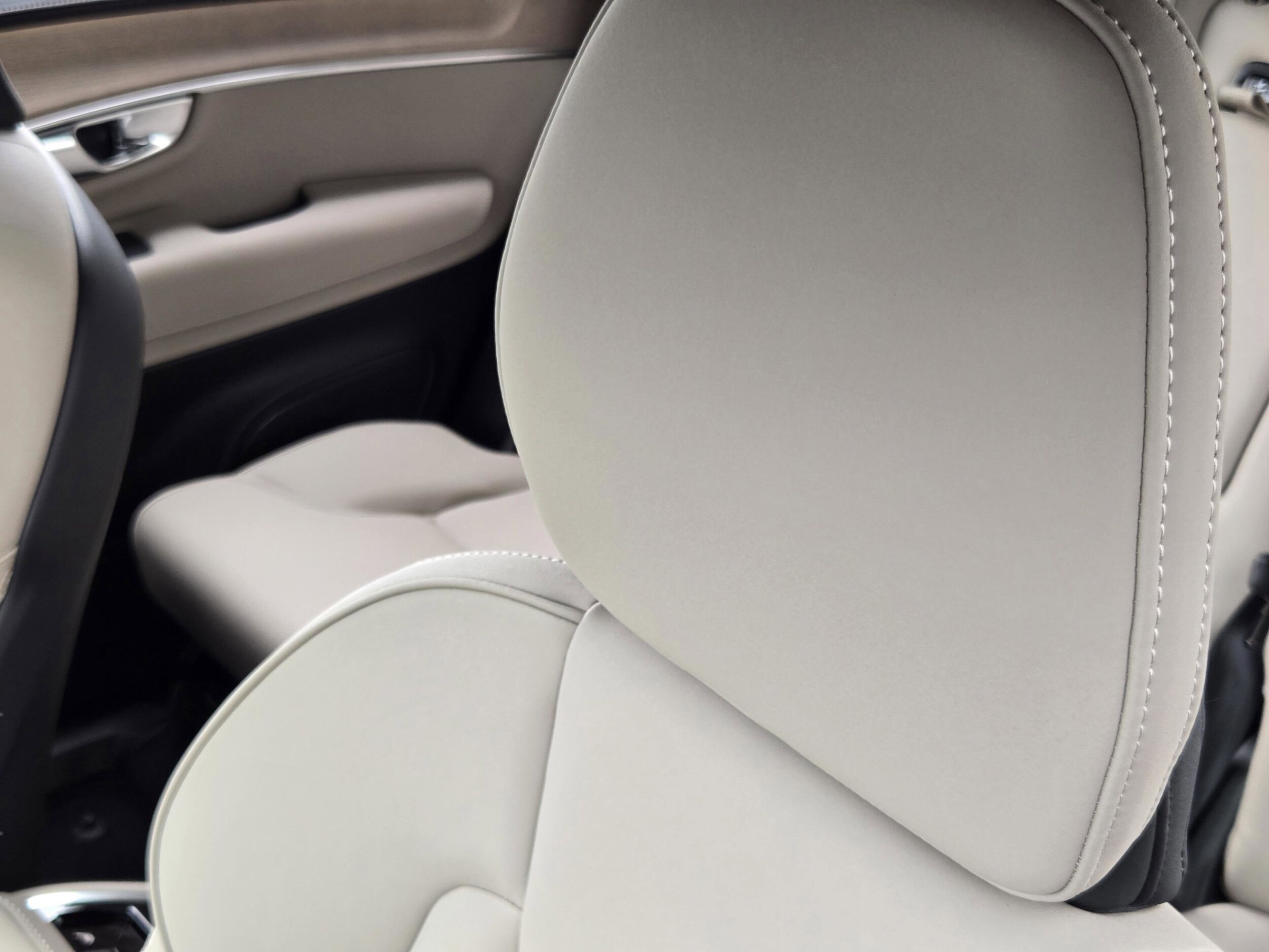 2026 Volvo XC90 Plus - Photo 13