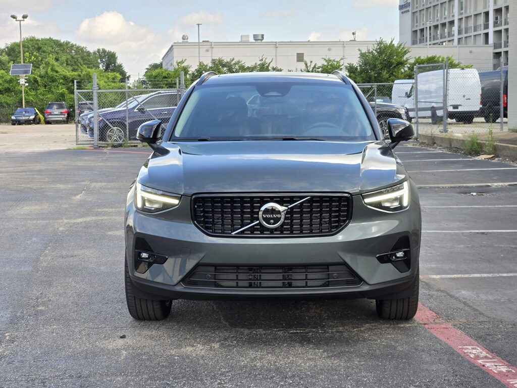New 2026 Volvo XC40 B5 Ultra SUV