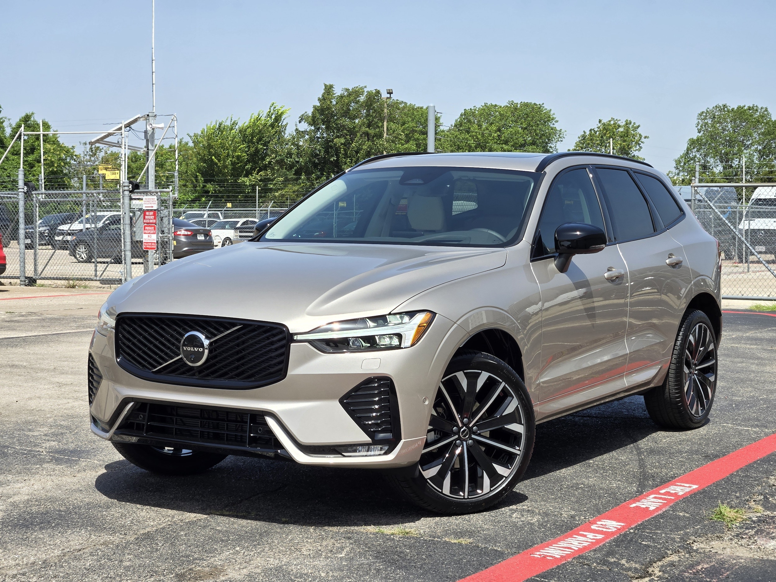 2026 Volvo XC60 B5 Ultra Dark AWD's photo