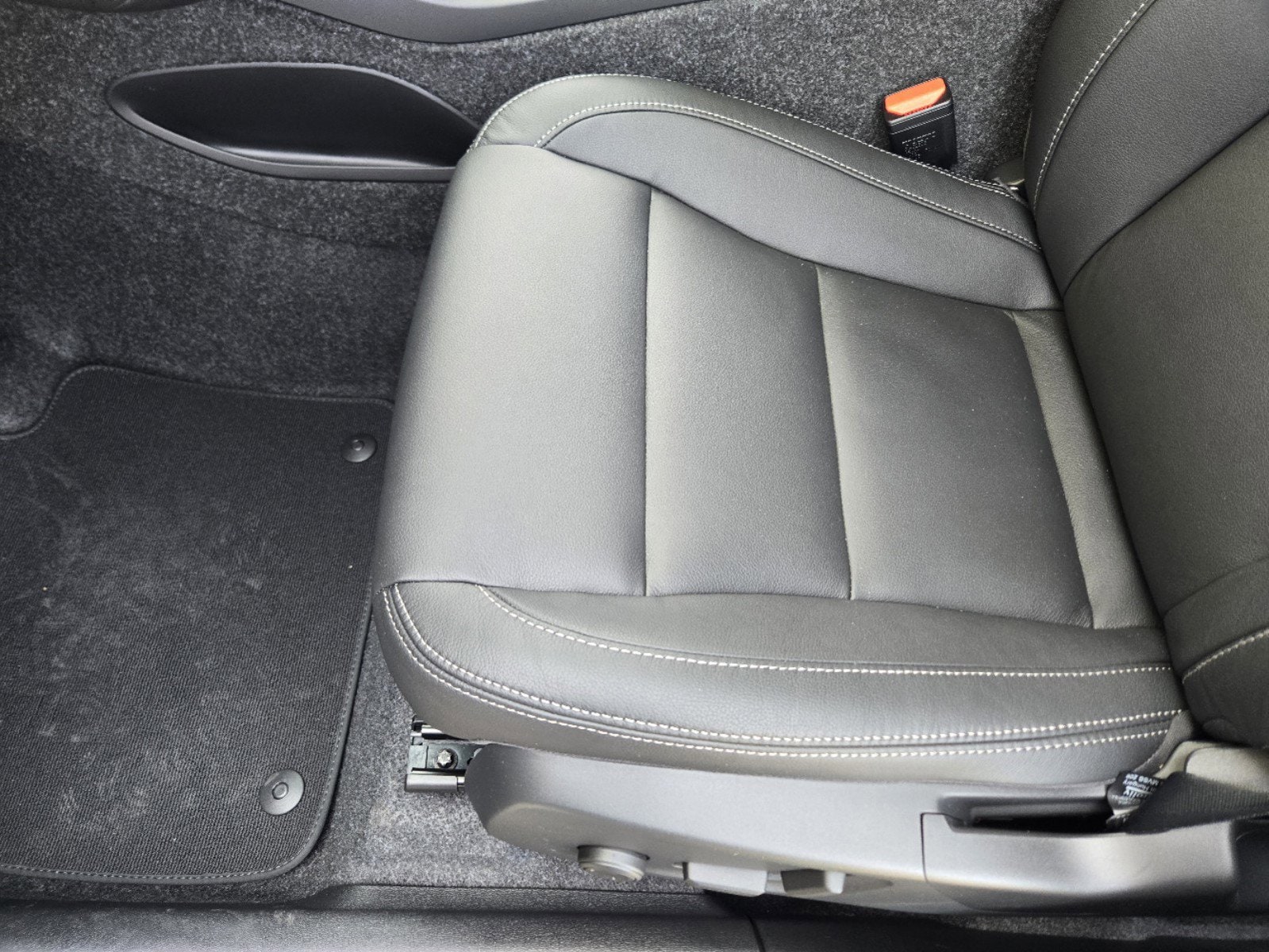 2025 Volvo XC40 Core - Photo 27