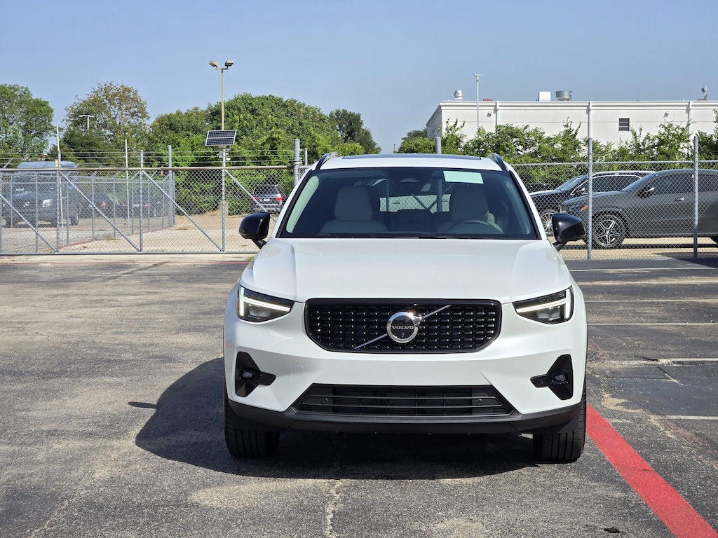 New 2026 Volvo XC40 B5 Plus SUV