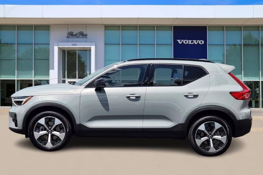 Used 2026 Volvo XC40 B5 Plus SUV