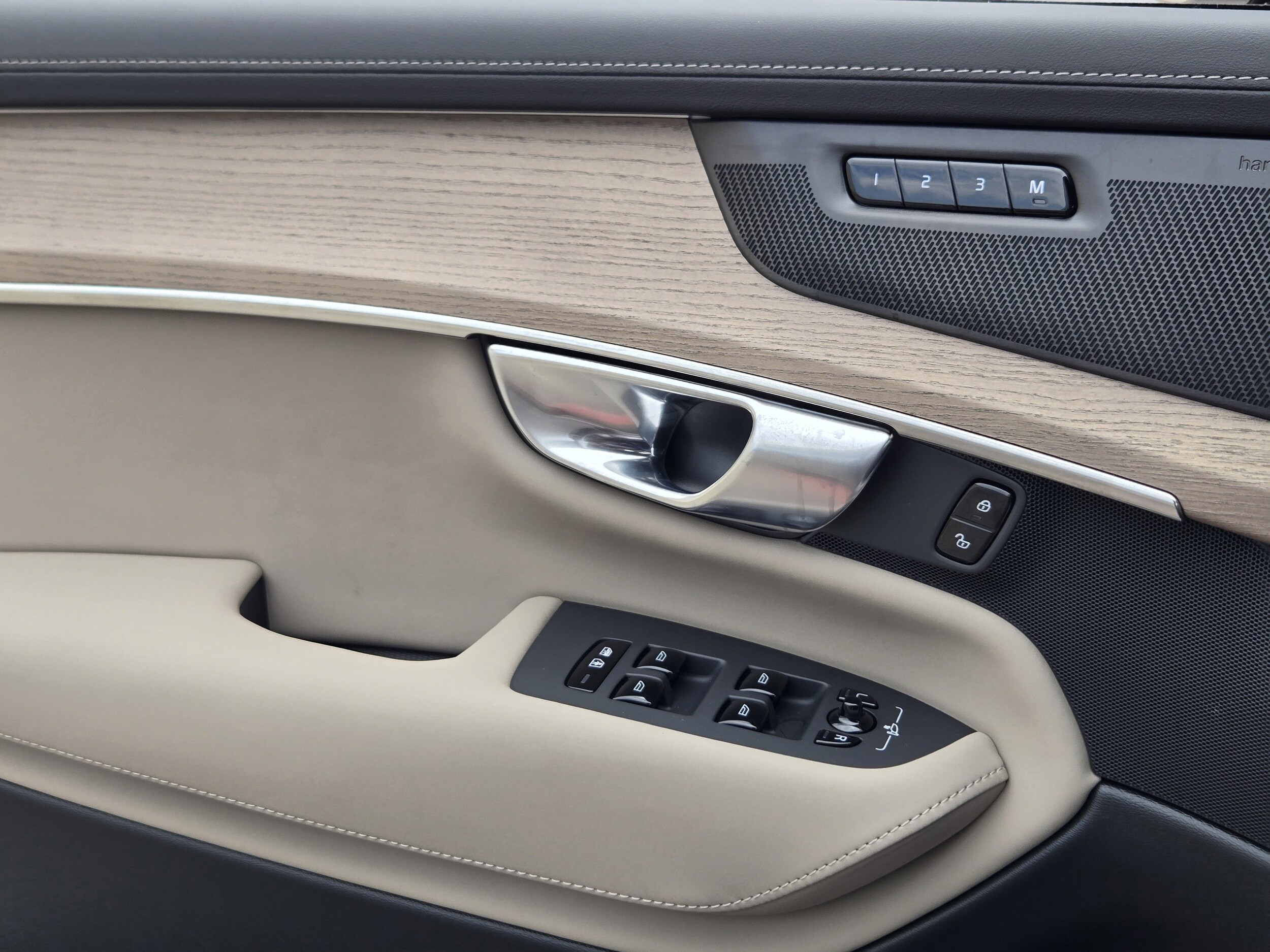 2026 Volvo XC90 Plus - Photo 21