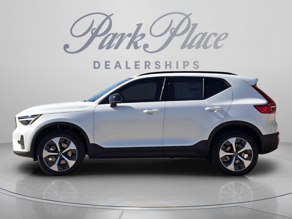 Used 2026 Volvo XC40 B4 Core SUV
