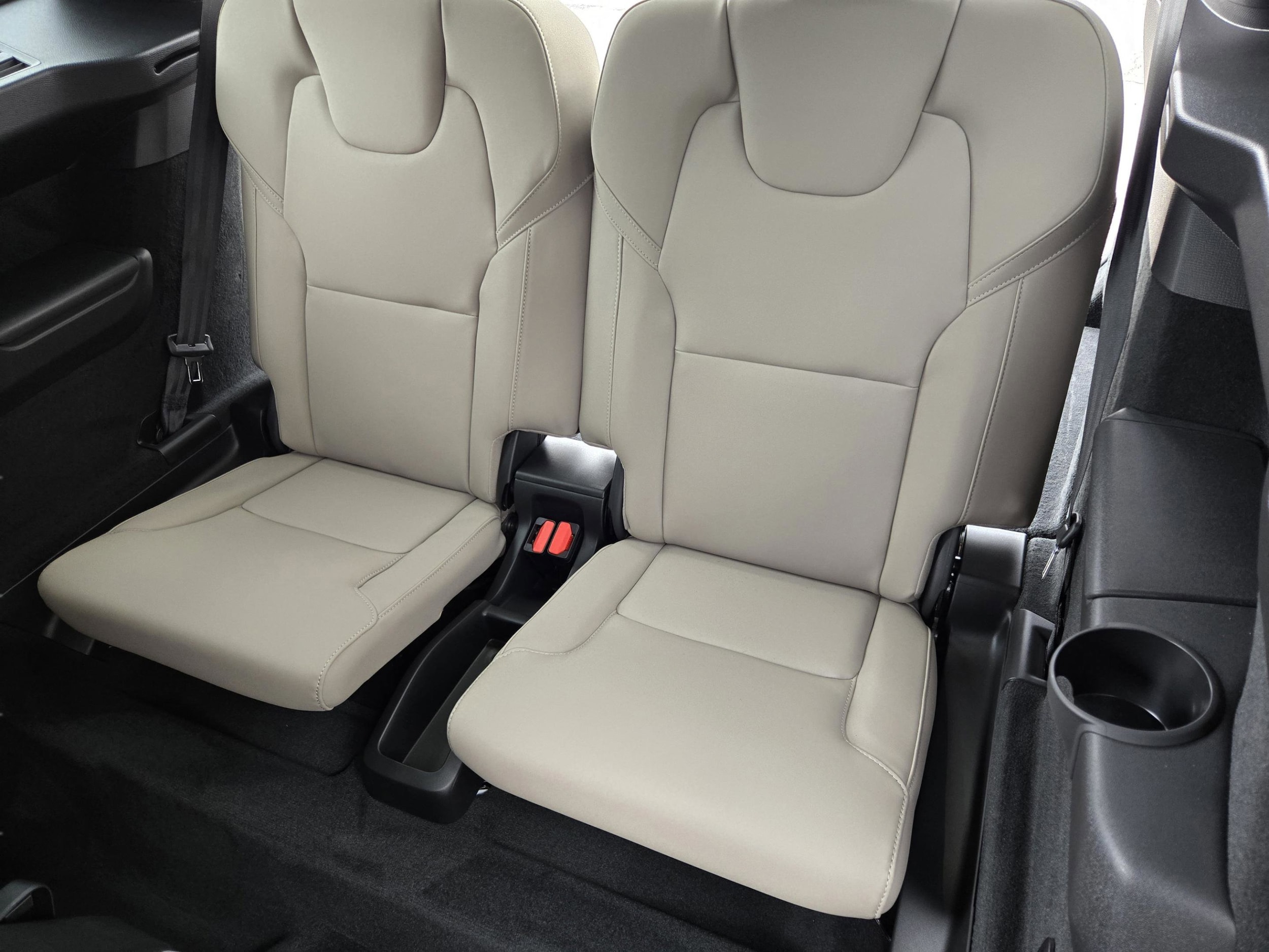 2026 Volvo XC90 Plus - Photo 27