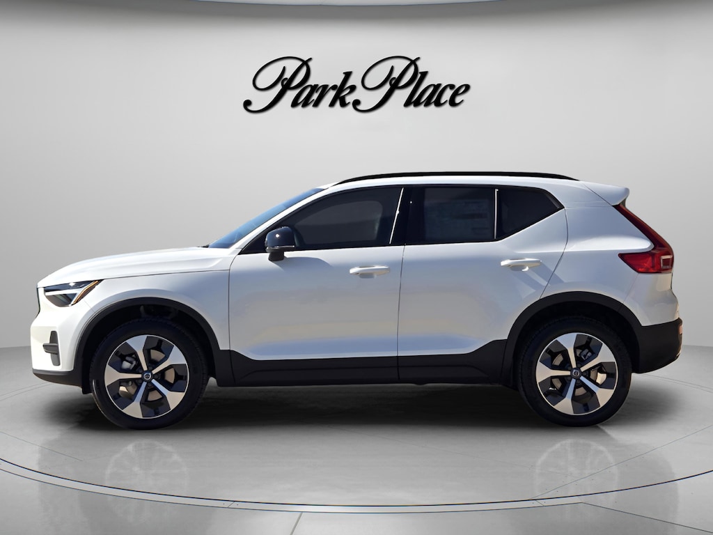 Used 2026 Volvo XC40 B4 Core SUV