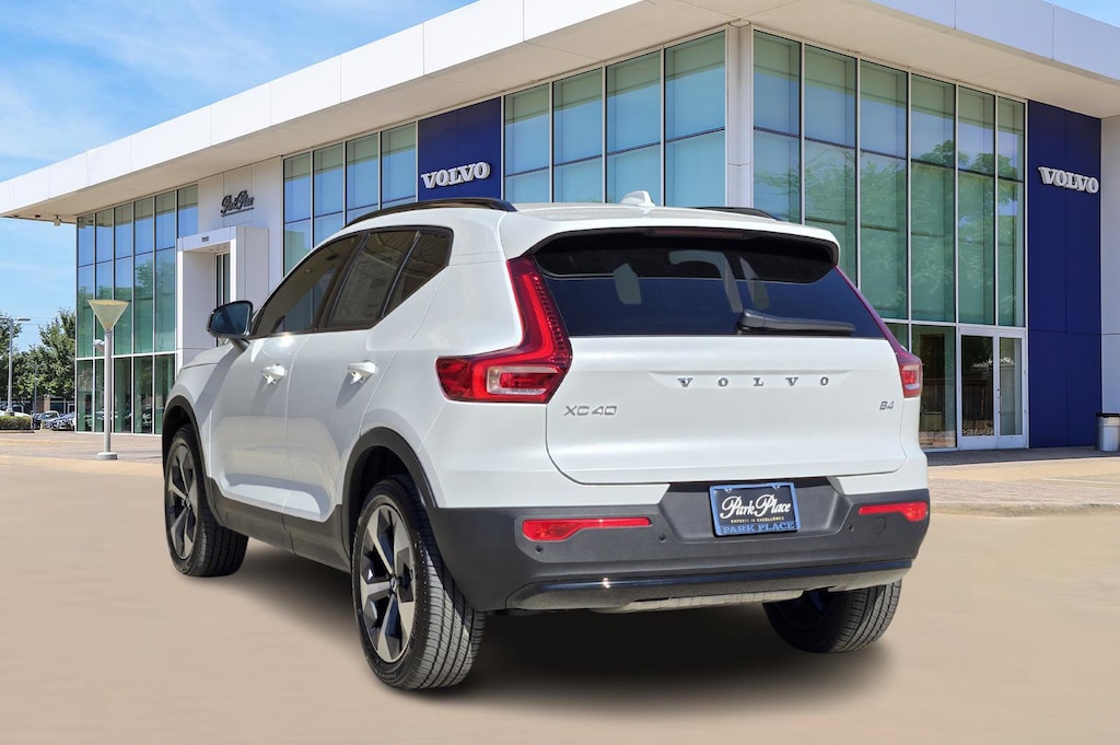 Used 2026 Volvo XC40 B4 Core SUV