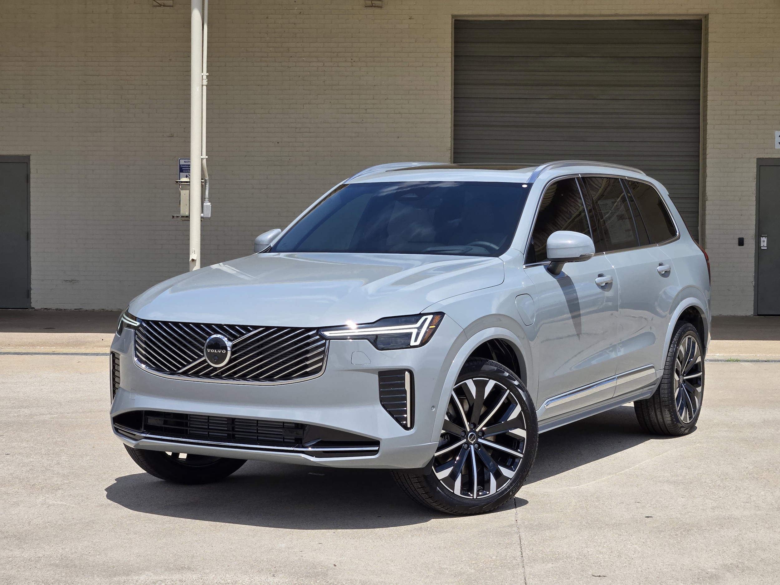 2026 Volvo XC90 T8 Recharge Ultra Bright 4WD's photo