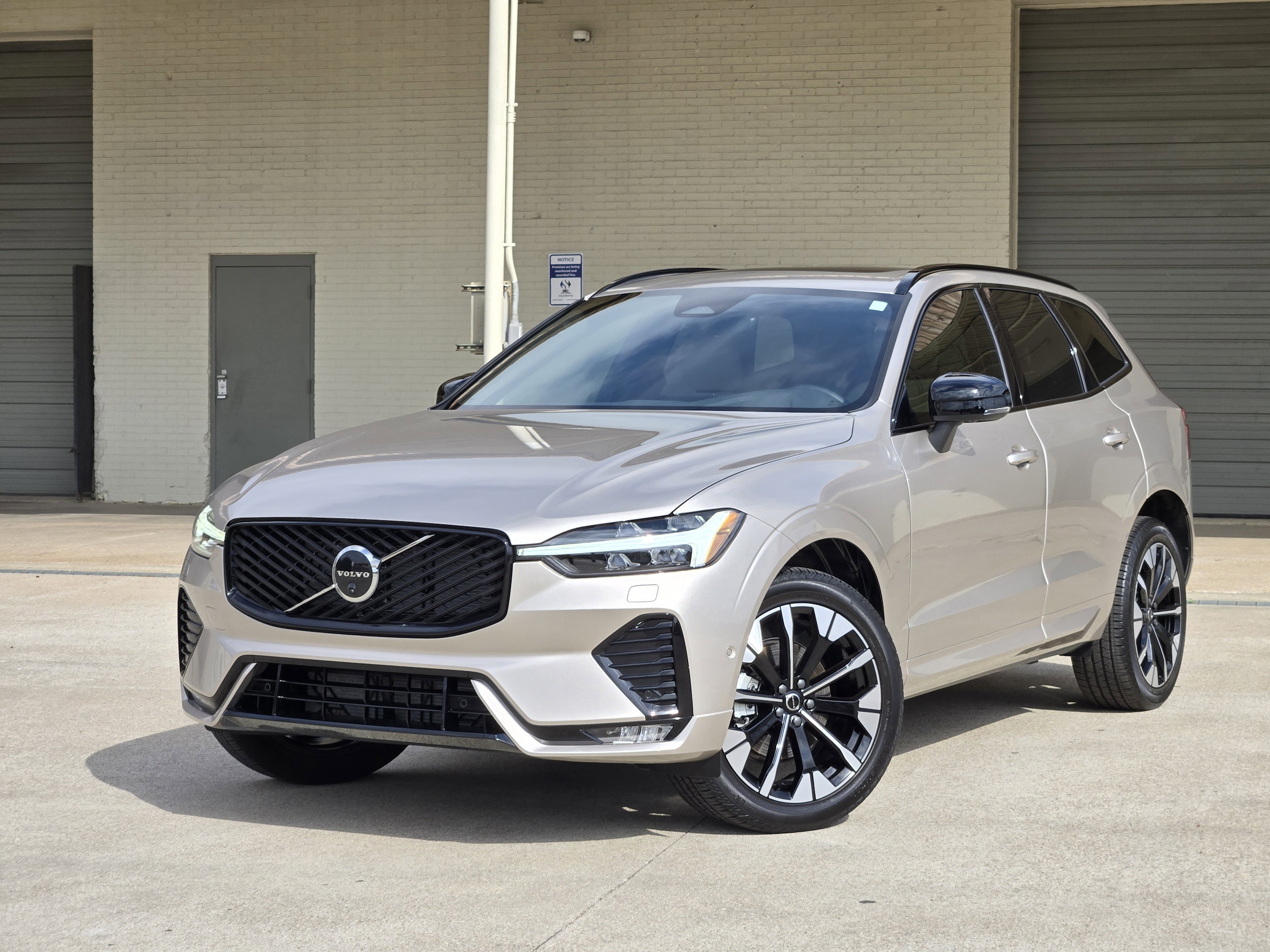 2026 Volvo XC60 B5 Plus Dark AWD's photo