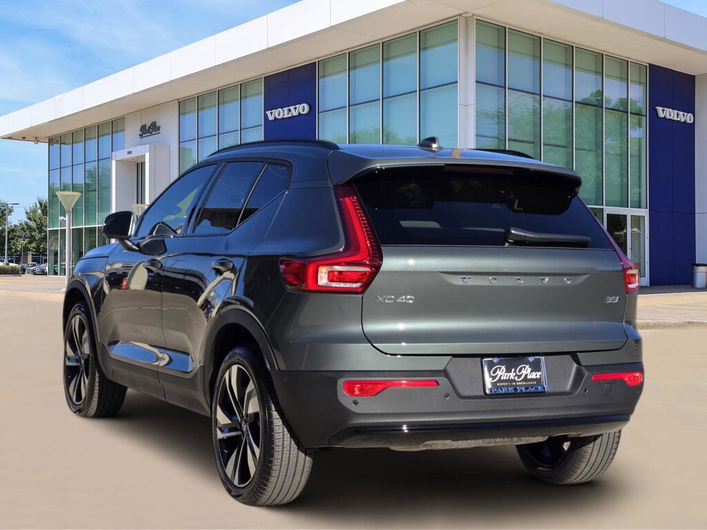 New 2026 Volvo XC40 B5 Ultra SUV